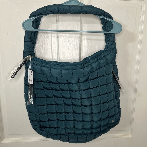 NWT Free People Movement Quilted Carryall Bag in Pine - Picture 4 of 7